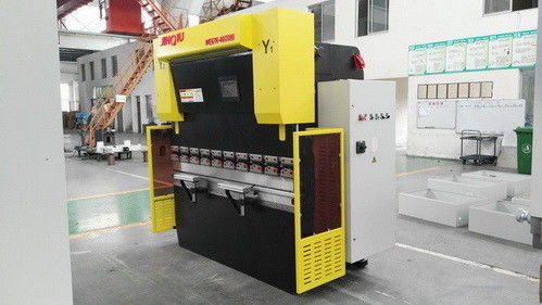 Staalkabinet/Doosvormige CNC Machine 2000mm van de Persrem het Ponsen van de Lengtesectie